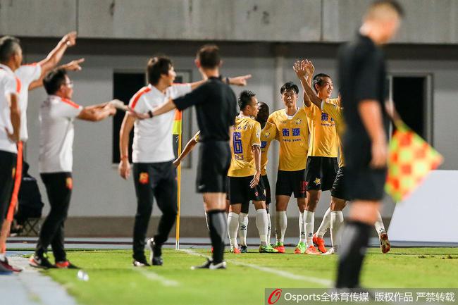  汉堡德比战火药味浓，红牌出现改变比赛走向